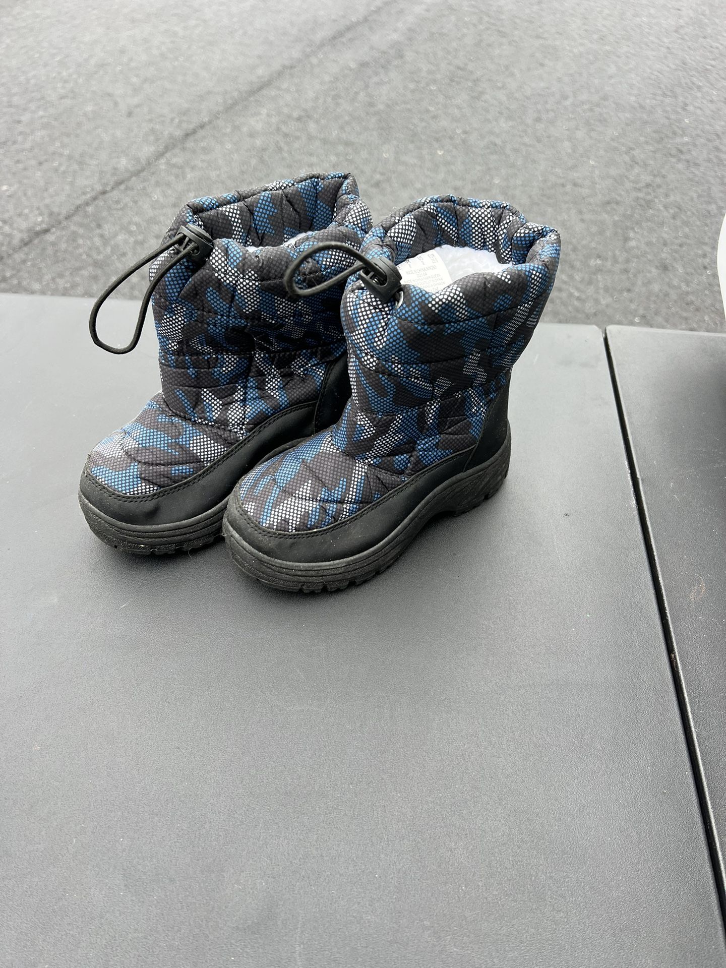 Boys Size 9 Snow Boots 