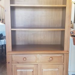 Broyhill Bookcase/cabinet