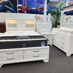 White Bedroom 5pc Set W/ Jewelry & Storage Drawers ( Free Nightstand) For Sale!