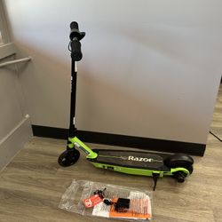 Kids Razor Electric Scooter E90