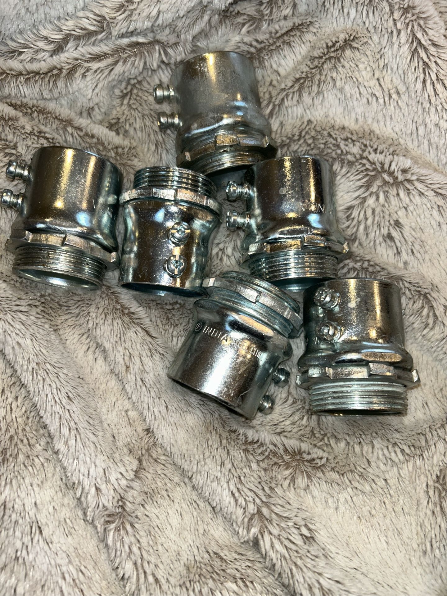 TC124A STEEL CITY 1-1/4 INCH EMT SET SCREW CONNECTOR STEEL 6ct Lot