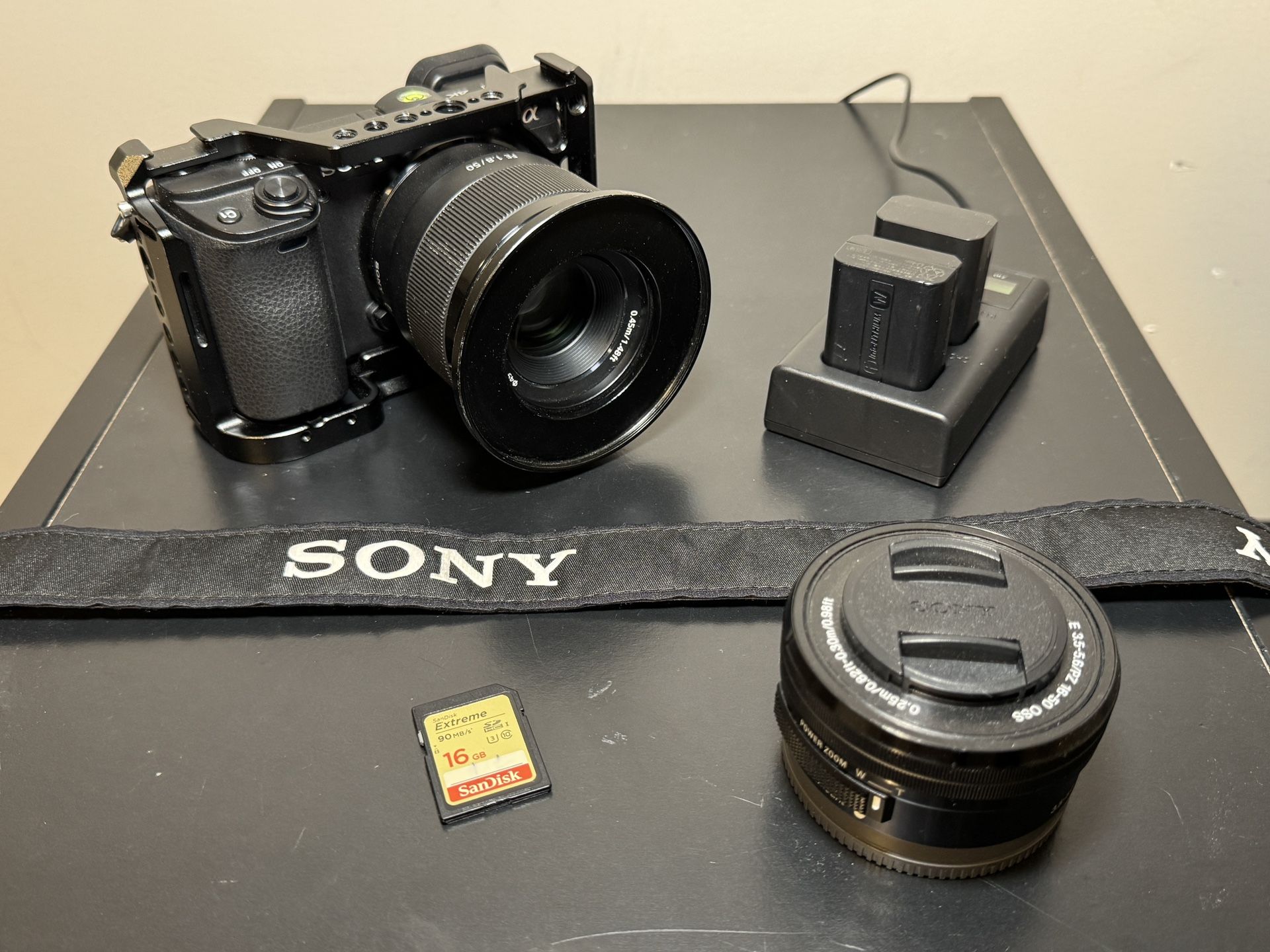 Sony a6400 (3,265 SHUTTER COUNT)