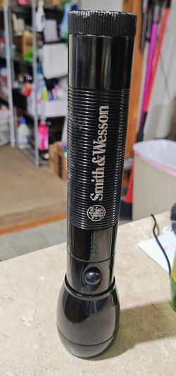 Smith n Wesson Flashlight
