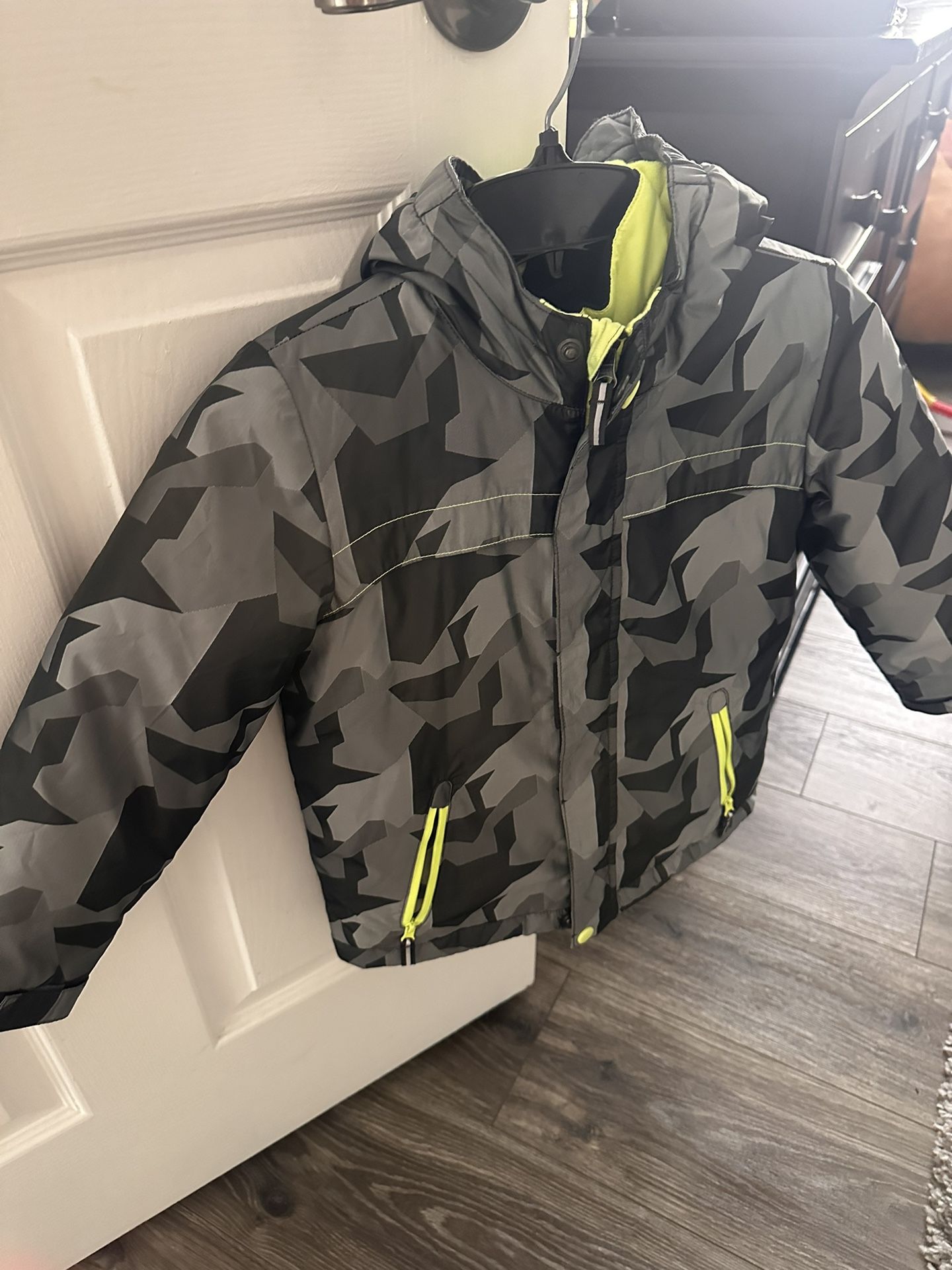 Boys Snow Jacket (5t)