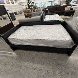 DAY BED