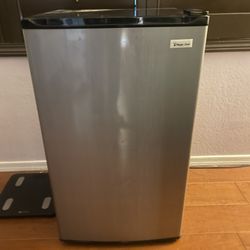 Magic Chef Mini Fridge