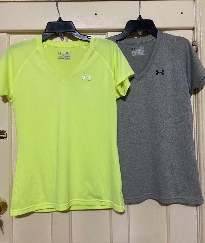 Under Armour heat gear women’s V neck shirts/small