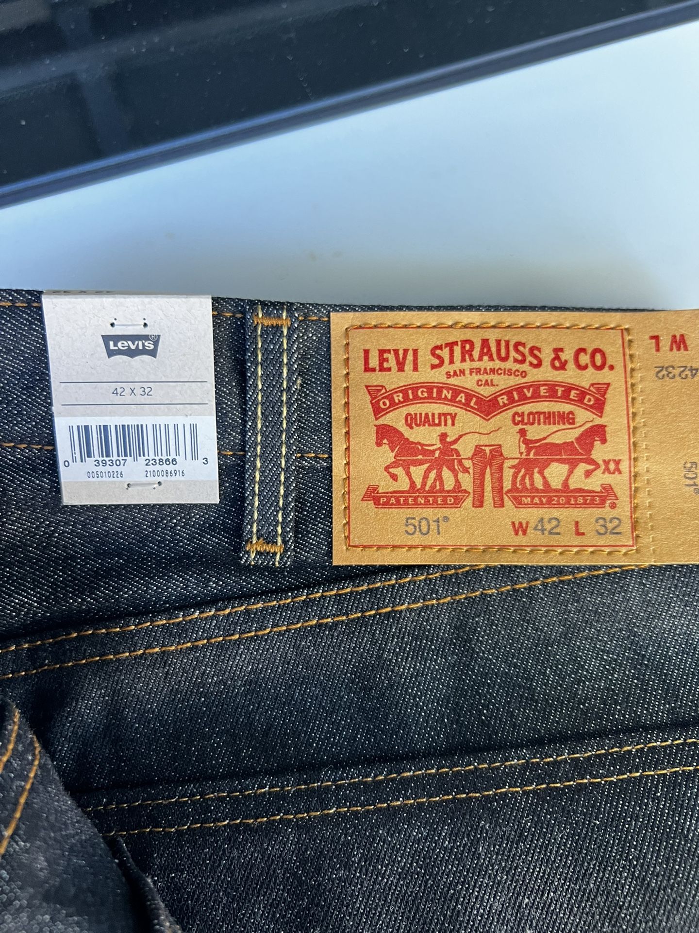 501 Levi’s black Jeans