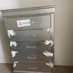Chest 5-Drawer 