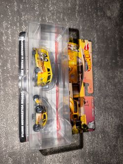 Hot Wheels VW Panel Bus & Custom Beetle 2-Pack