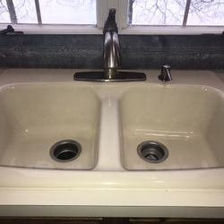 Kitchen sink . Excellent condition.