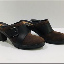 Clarks Artisan Leather Clogs Shoes. Size 7M
