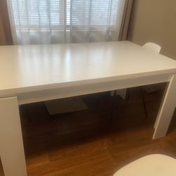  Dining room Table 