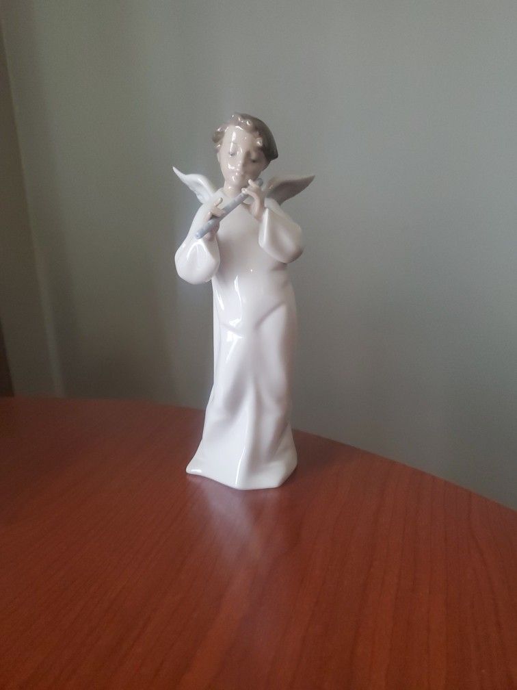 NAO by LLADRO Angel Playing a Flute