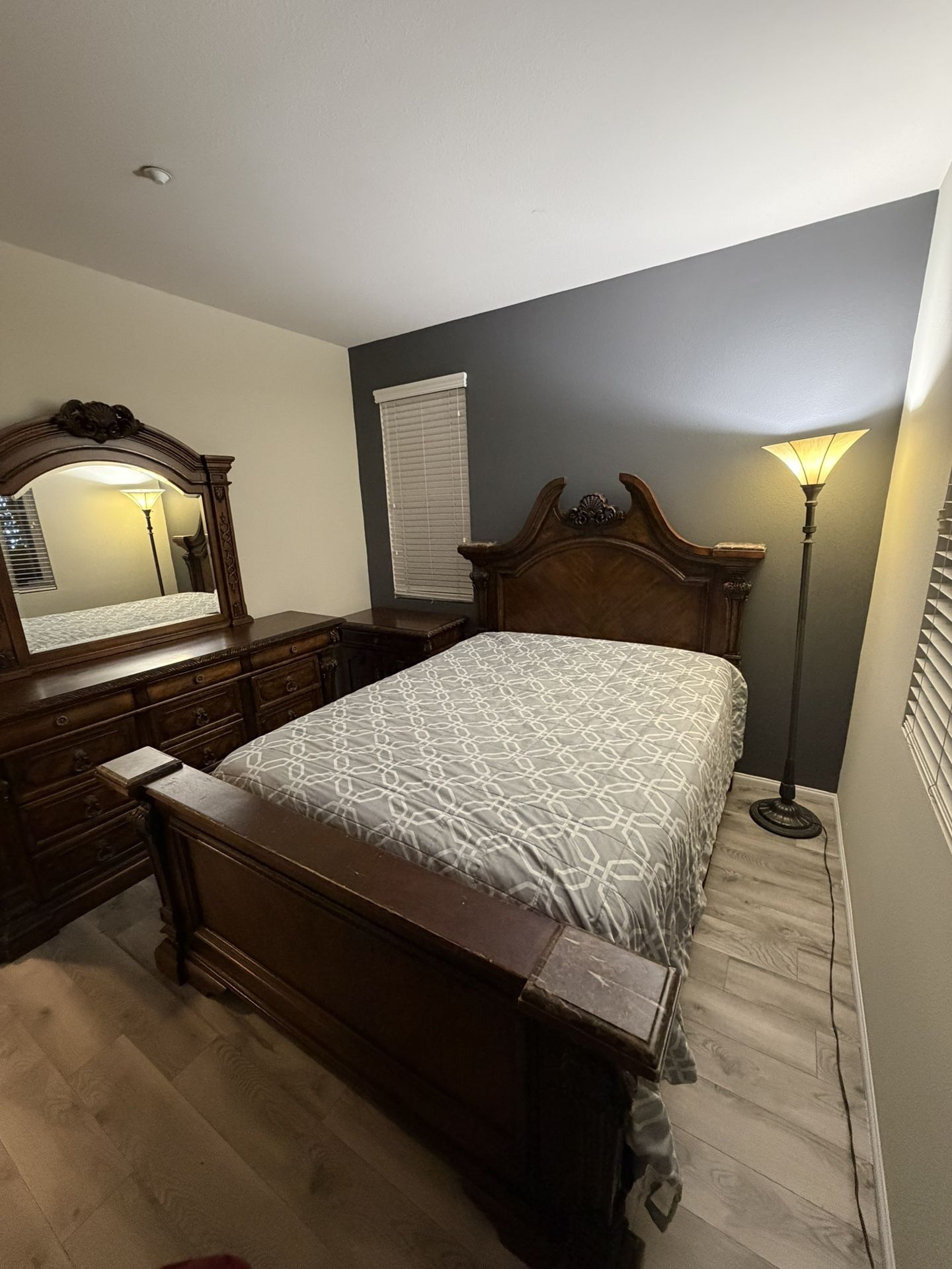 Luxury Solid Wood Bedroom Set