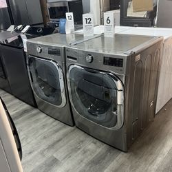 LG - Jumbo 5.2 Cu Ft Mega Capacity Smart Front Load Washer & 9.0 Cu Ft Smart Gas Dryer Set In Graphite Steel 💕