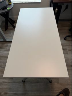White Desk with adjustable Legs