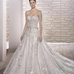 Demetrios 689 With Cathedral Veil!!!!