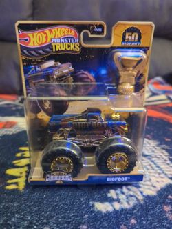 Hot Wheels GOLD EDITION BIGFOOT MONSTER TRUCK "🏆 TROPHY CHAMPIONS" 