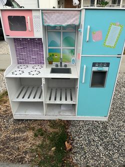 Kids play kitchen