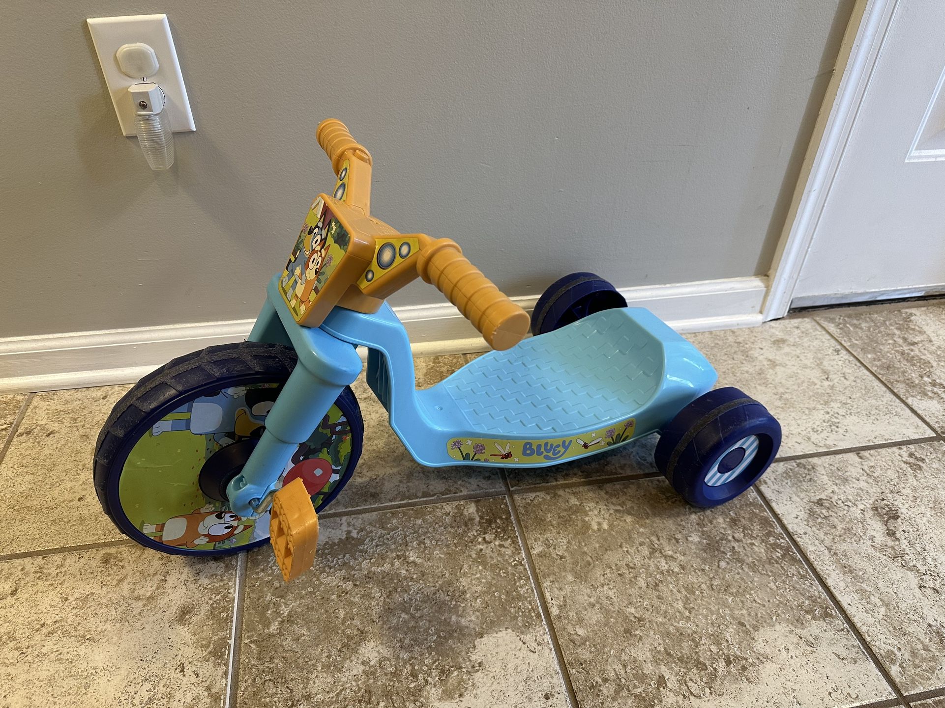Bluey 10" Fly Wheel Kids' Tricycle w/ Electronic Sound