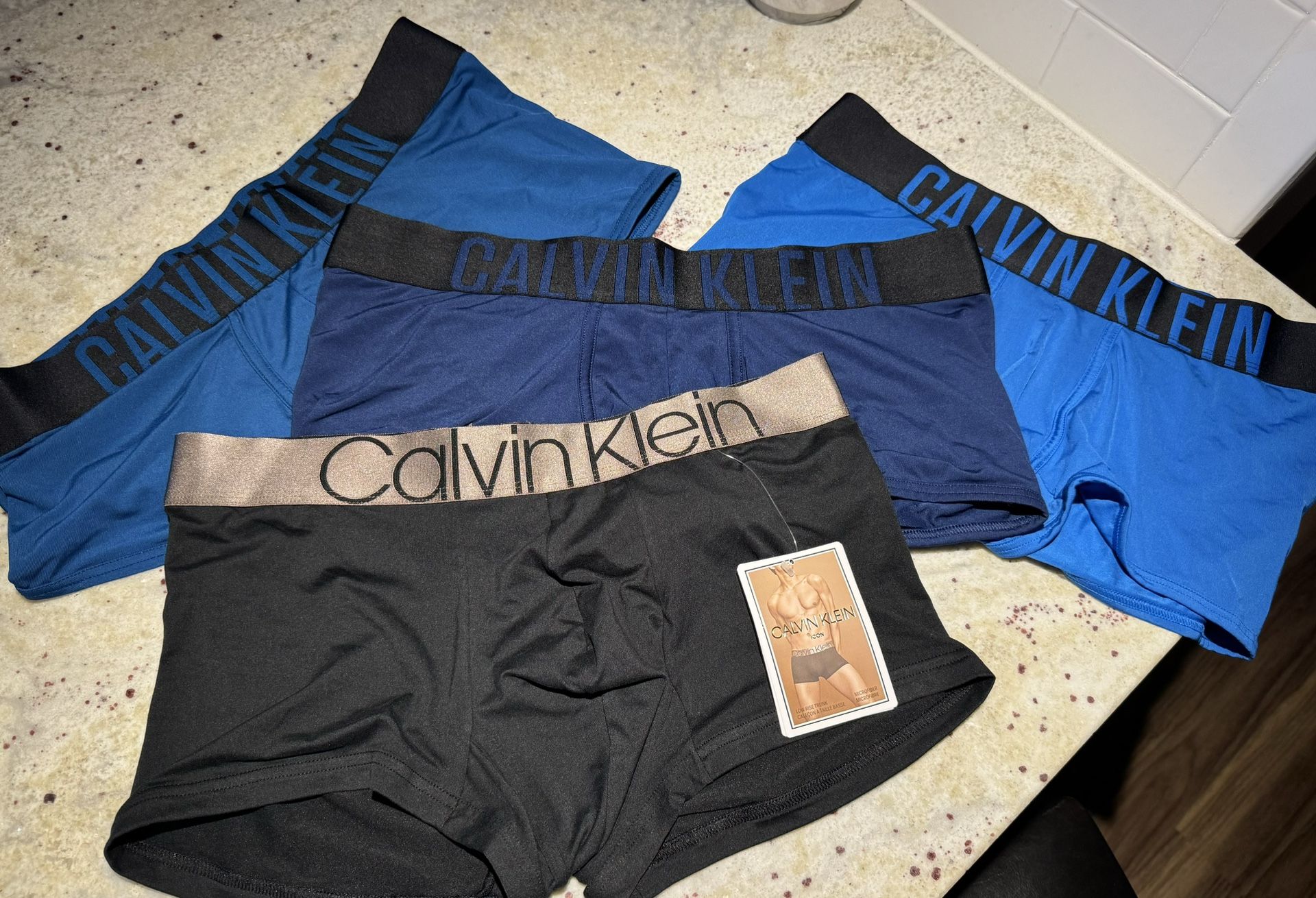 NEW Calvin Klein Men’s Boxer Briefs Underwear Size Large (x4)