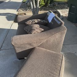 FREE Oversized chair & Ottoman