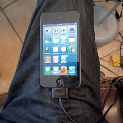 4 Generation  IPod 32GB With Samsung Charger