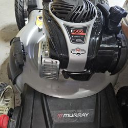 MURRAY GAS LANW MOWER LIKE NEW 
