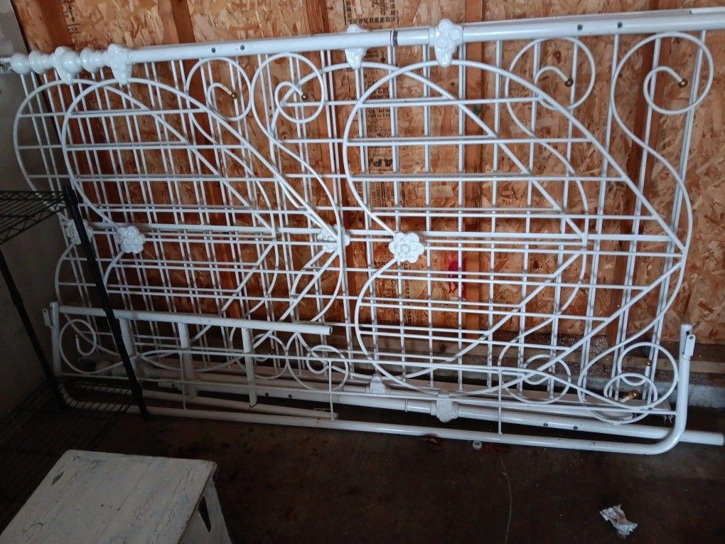 Beautiful White Iron Bunk Beds