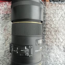 Collection level Sigma 105 DG Macro OS lens for Nikon F-mount