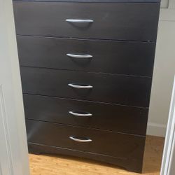 Dresser 