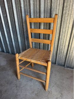 Vintage Rustic Child’s Wooden Ladder Back Chair with Hand-Woven Rush Seat – Primitive Farmhouse Decor