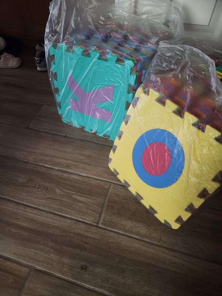 Alphabet, Floor play Mats