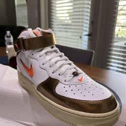 NIKE JUST PICK THEM UP