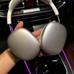 Brand New Apple AirPod Max Bluetooth Headphones Midnight(or Starlight) Wireless 
