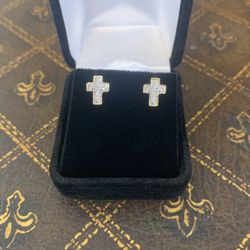 10 K solid gold Diamond Earrings 