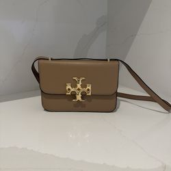 T⭐️B Purse 👛 Cartera