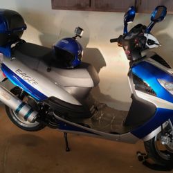  Like New ,Gas Scooter ,
