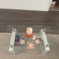 Modern Glass Coffee Table – Excellent Condition