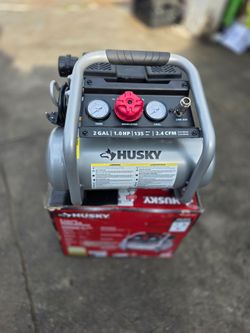 Husky
2 Gal. 135 PSI Portable Electric Oil-Free Quiet Jobsite Air Compressor with Dual Pressure Gauges and 1-Quick Coupler