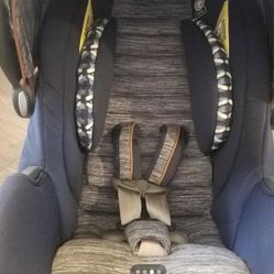 Monbebe Car seat Slightly used Comes with Car Seat Base