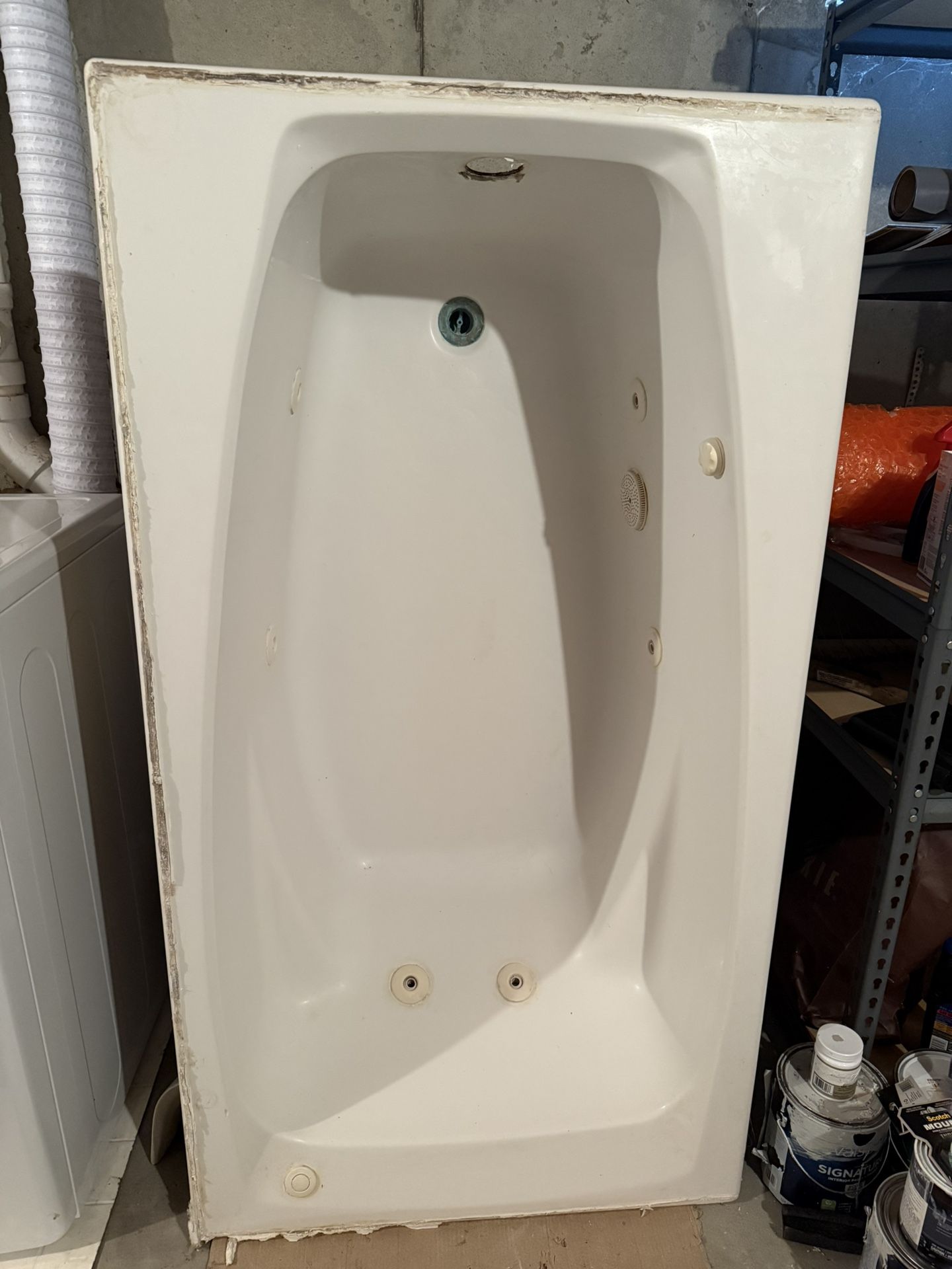 Beautiful Tub/Jacuzzi