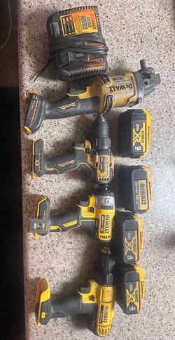 DEWALT TOOL SET