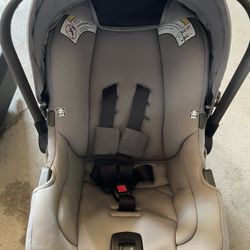 Nuna Pipa Infant Car seat, Bases And Stroller