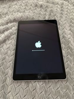 Apple iPad 9th gen 64GB with 1st gen Apple Pencil $250 obo