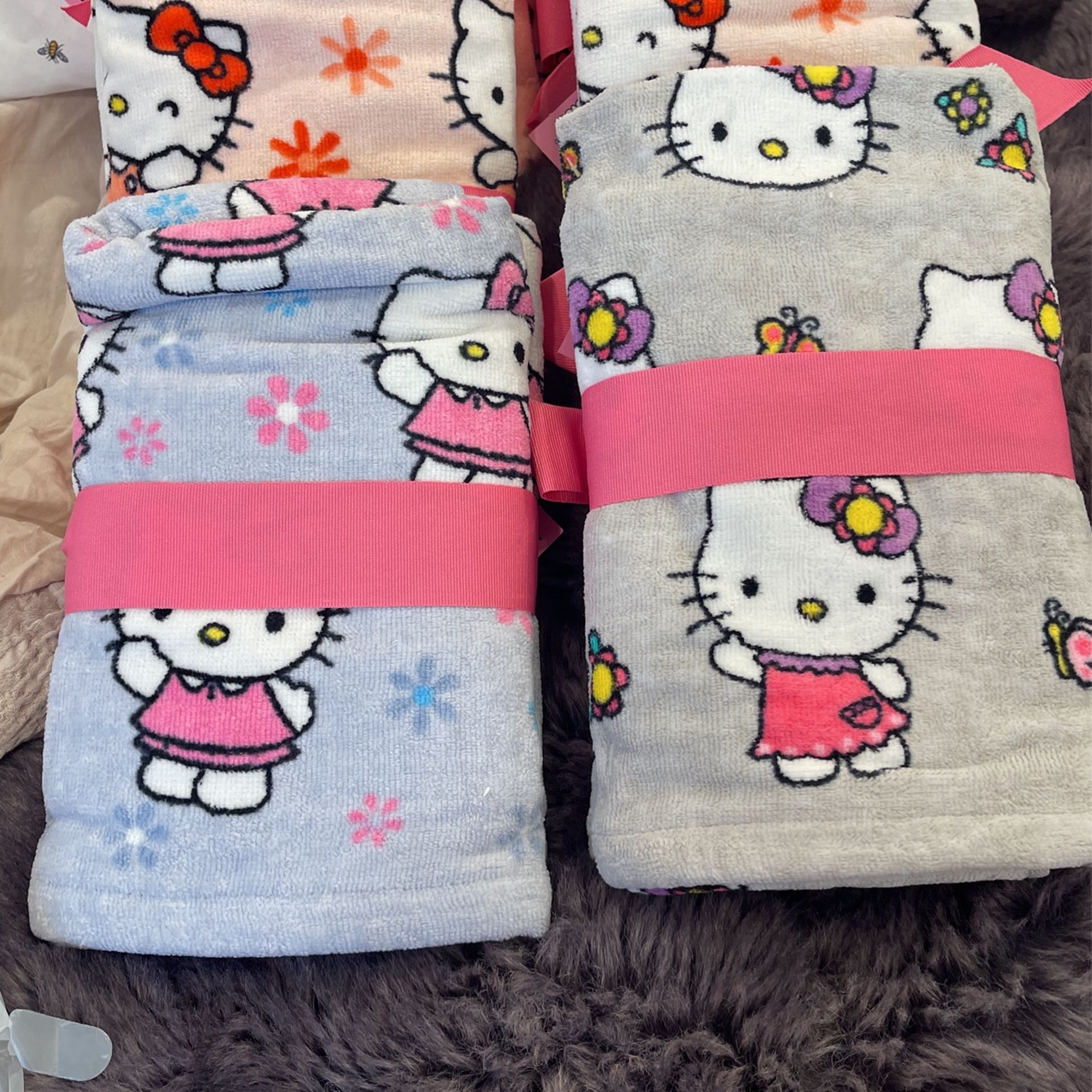 Hello kitty hand towels 2 in one pack 