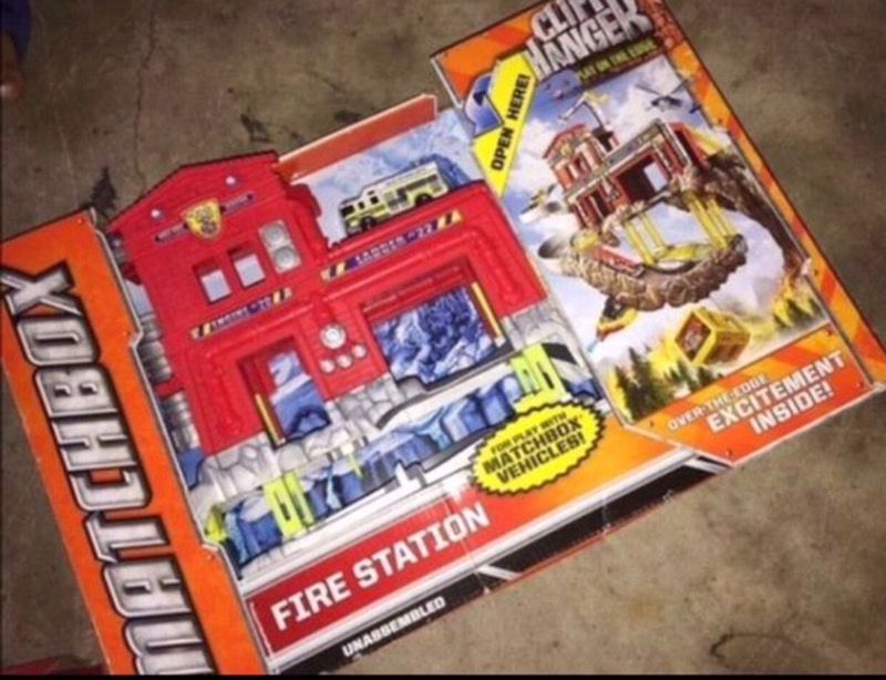 Fire station kids toy NeW