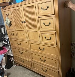 Dresser 
