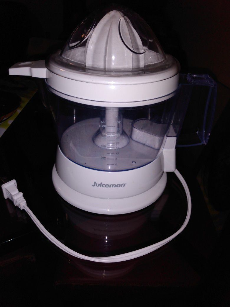 Almost New. Orange juice maker, used once.